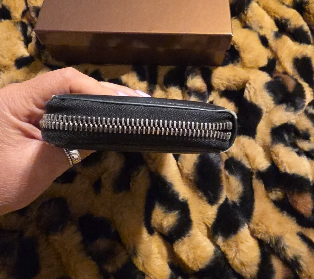 Gucci Black Leather Zip Card Holder with Silver Logo